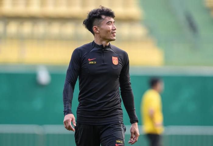 粉嫩白丝jk被啪国产在线